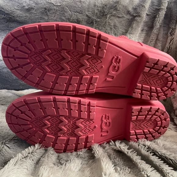 Ugg Chevonne Pink Rain boot Size 10 Discontinued Style EUC - Picture 3 of 4